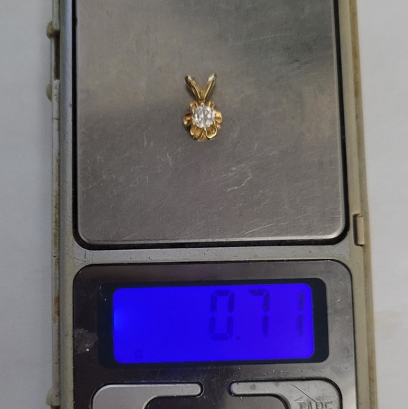 Vintage solid 14k gold genuine Diamond buttercup  Necklace 1/2" - Picture 10 of 11